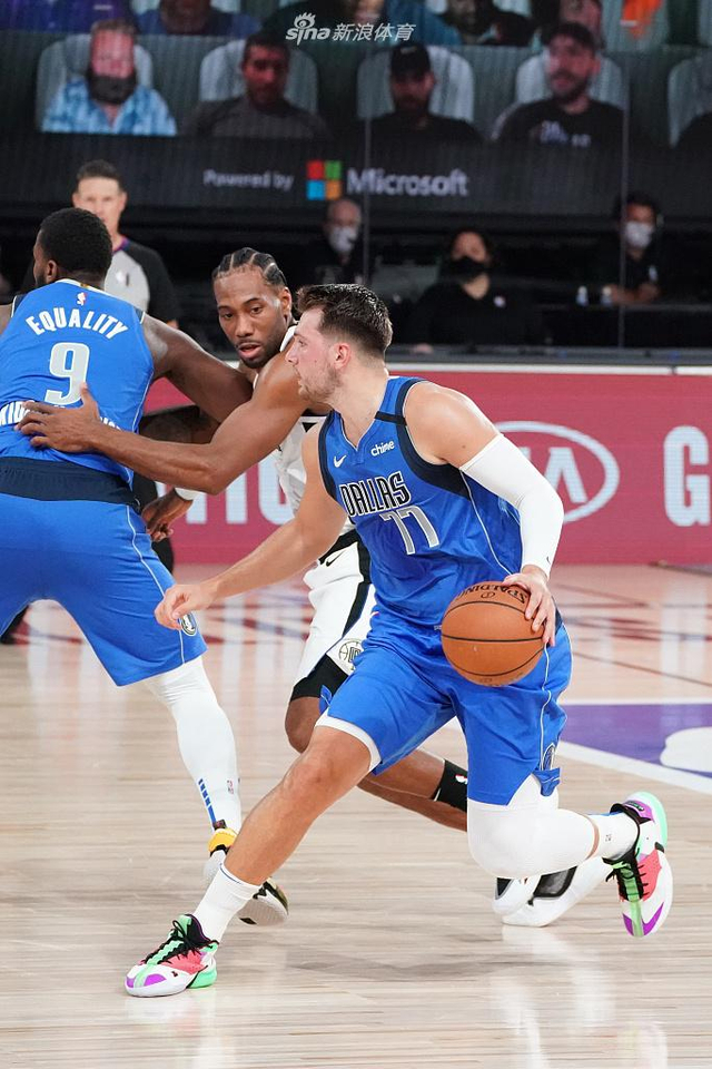 为曼联效力 为曼联效力